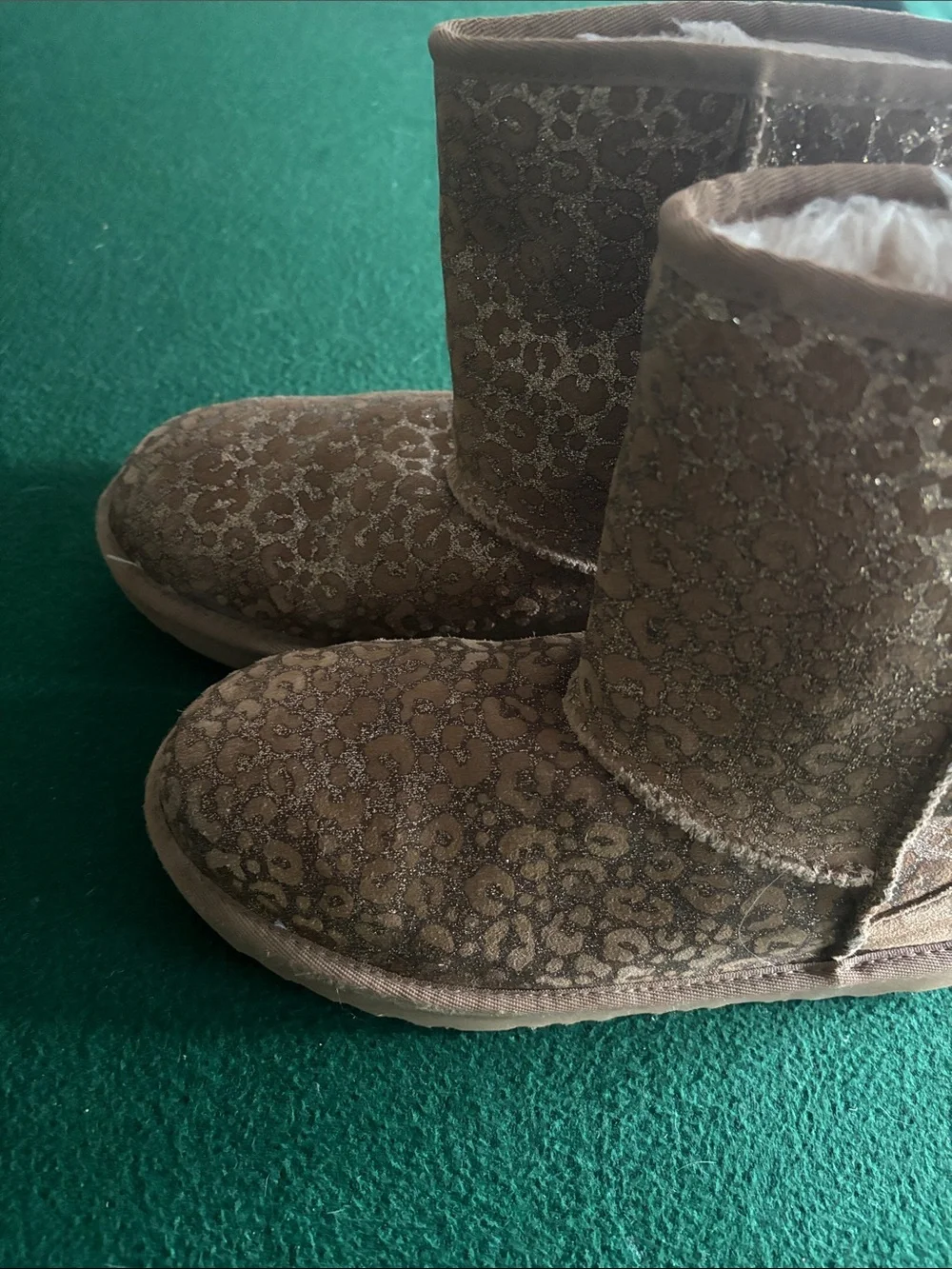 UGG classic leopard
